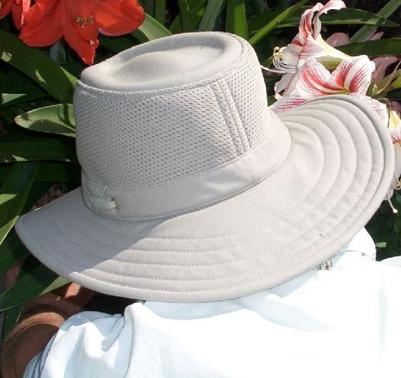 Great hat for gardening