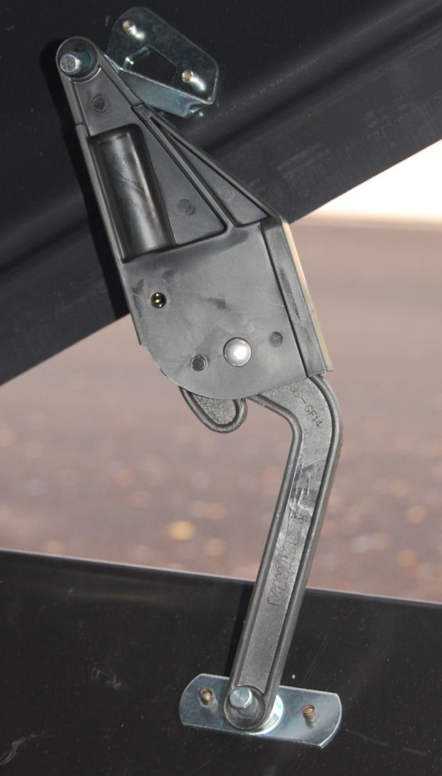 Dual-sided opening mechanism