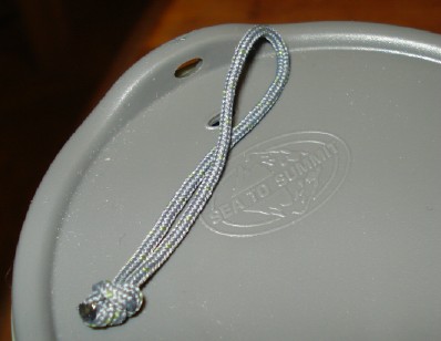 Lid with string unattached