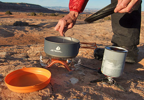 etboil Helios in use cooking dinner on a cool January evening in southern Utah.