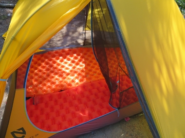 Tent with two sleeping pads