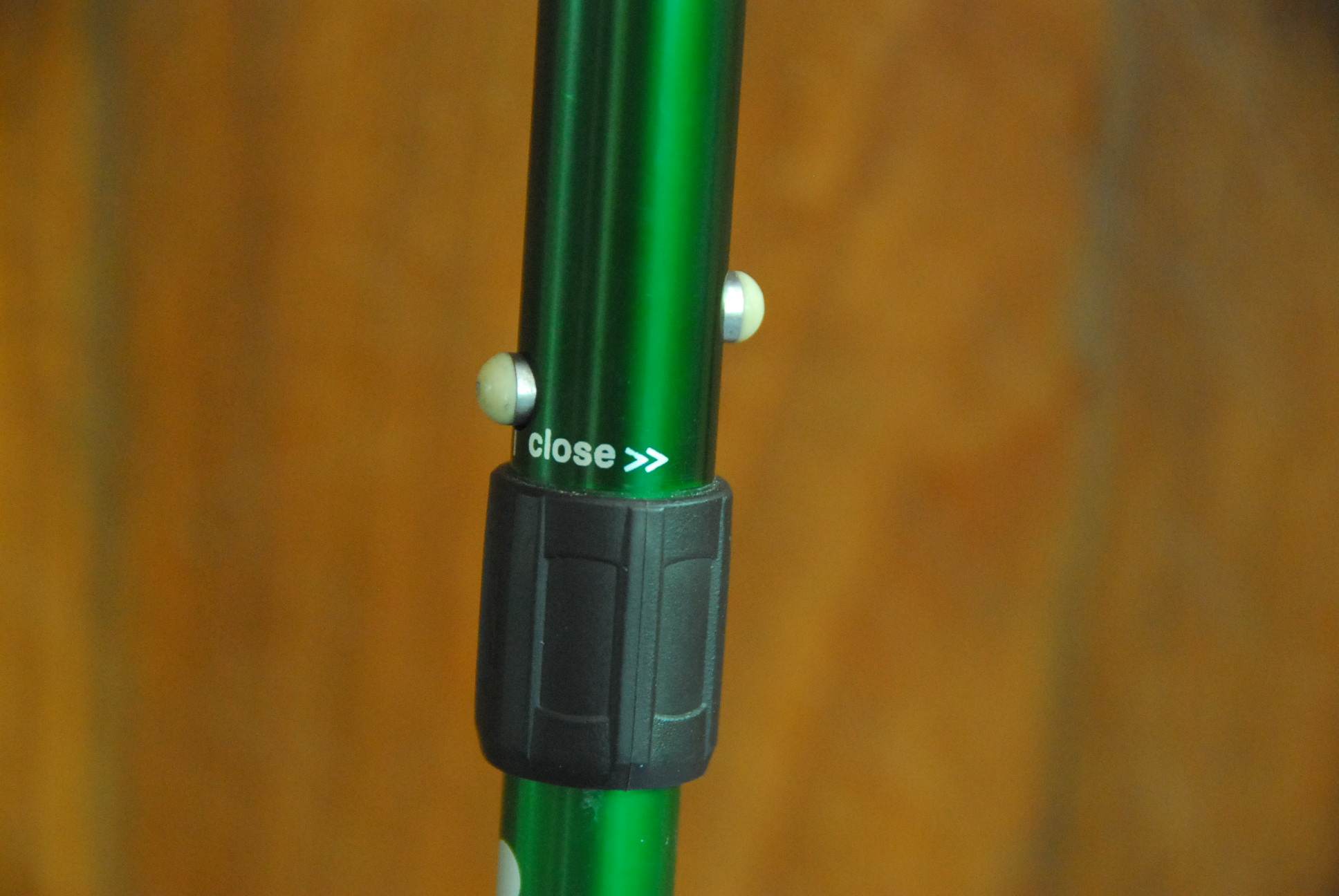 The click lock system of the bottom pole